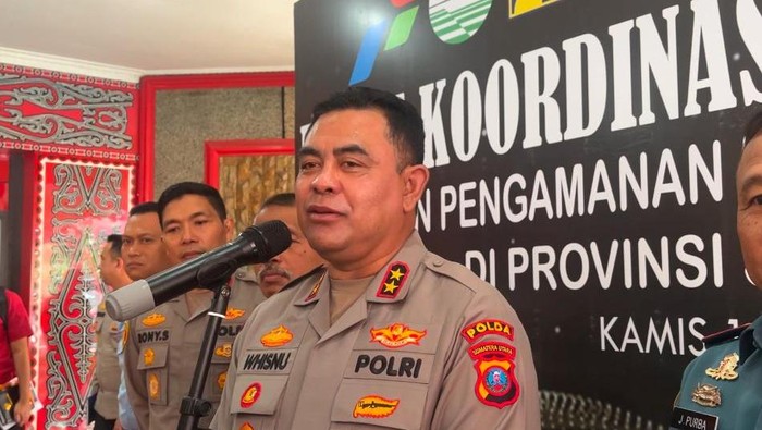 Kapolda Sumut Irjen Whisnu Hermawan Februanto saat diwawancarai Polda Sumut. (Finta Rahyuni/detikSumut)