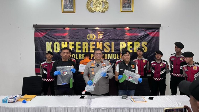 Kapolres Prabumulih AKBP Endro Aribowo saat pers rilis ungkap kasus pembunuhan pemilik cucian mobil/