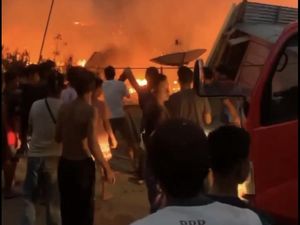 Kebakaran Hebat di Suli Barat Luwu Jelang Buka Puasa, 6 Rumah Hangus