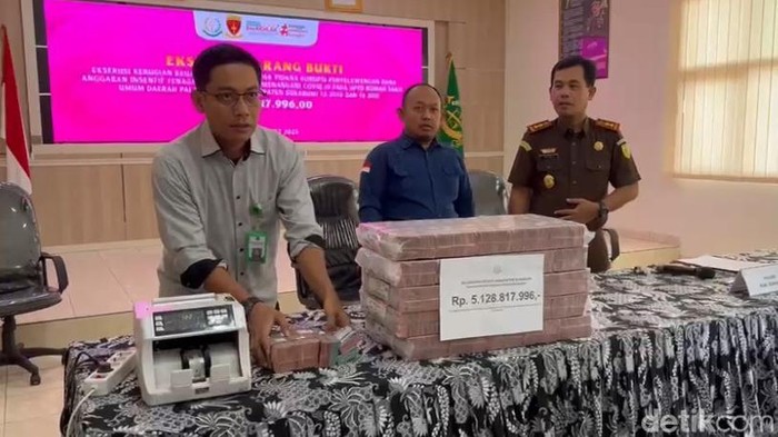 Kejaksaan Negeri Kabupaten Sukabumi mengembalikan uang Rp5,1 miliar kasus korupsi nakes ke negara.