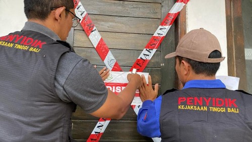 Kejati Bali segel 32 unit rumah bersubsidi di Buleleng, Bali Kamis (13/3/2025).