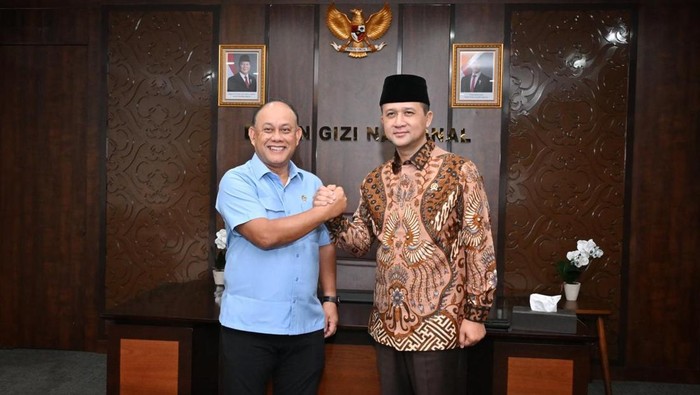 Kepala BGN Dadan Hindayana (kiri) dan Menteri Transmigrasi Iftitah Sulaiman. (dok Kementrans)