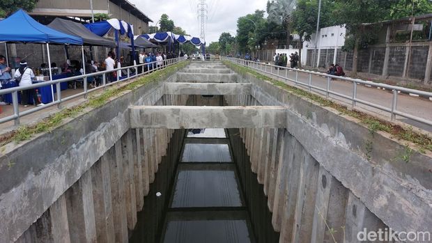 Kolam retensi Gedebage, Kota Bandung. Kolam retensi Gedebage, Kota Bandung.