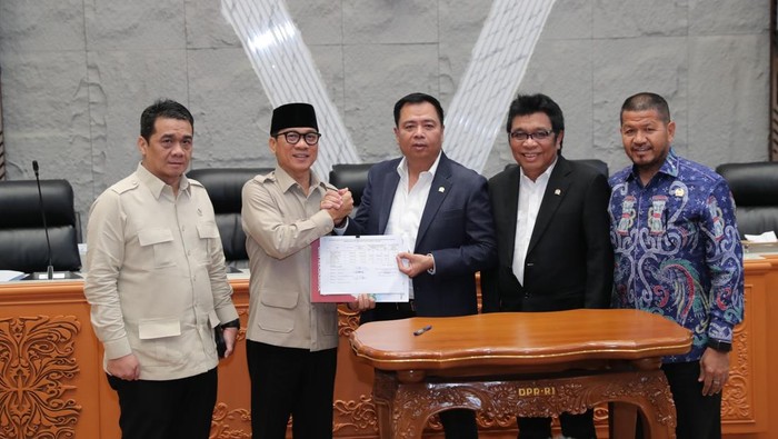 Komisi V DPR RI mendukung Mendes PDT Yandri Susanto ingin mengevaluasi kinerja Tenaga Pendamping Profesional (TPP) karena maju menjadi caleg di Pemilu 2024. (dok Ist)