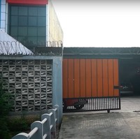 Belum lama ini Melaney Ricardo berkesempatan mengunjungi tempat tinggal pelawak senior Nunung. Rupanya Nunung dan suaminya, Iyan kini tinggal di sebuah kos-kosan sederhana. Foto: YouTube/Melaney Ricardo