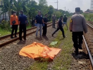 Lansia Tanpa Identitas Ditemukan Tewas Tertabrak KA di Surabaya