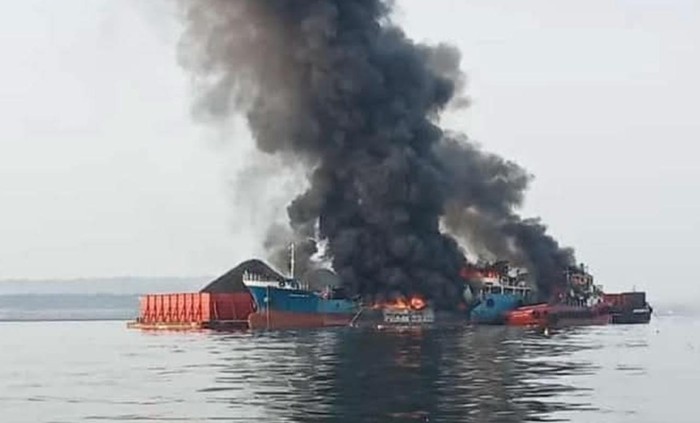 Ledakan kapal MT Ronggolawe di Lamongan