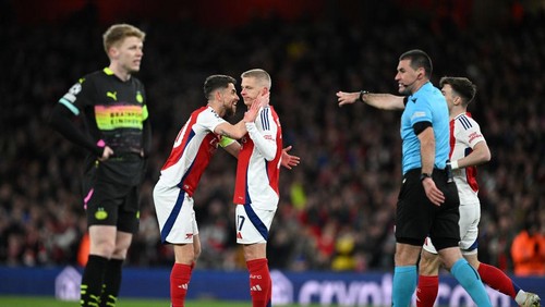 LONDON, ENGLAND - MARCH 12: Oleksandr Zinchenko of Arsenal quietly celebrates scoring his teams first goal with teammate Jorginho during the UEFA Champions League 2024/25 Round of 16 Second Leg match between Arsenal FC and PSV at Arsenal Stadium on March 12, 2025 in London, England. (Photo by Justin Setterfield/Getty Images)
