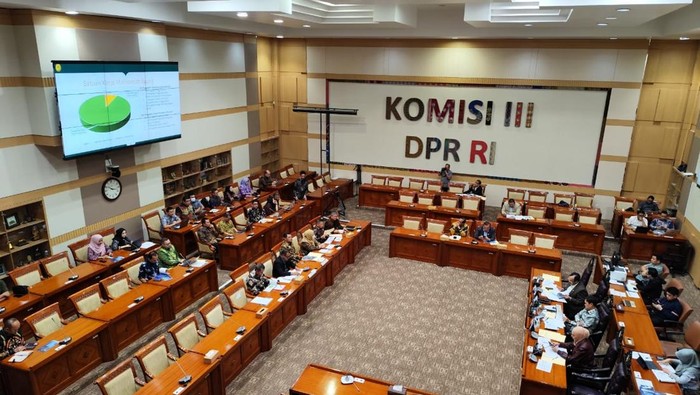 MA saat rapat dengan Komisi III di Gedung MPR/DPR/DPD (Anggi Muliawati/detikcom)