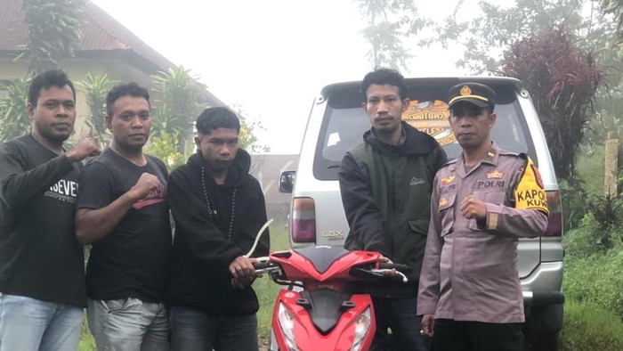 Polisi menangkap mahasiswa yang mencuri sepeda motor di Manggarai Barat, NTT. (Dok. Polsek Kuwus)
