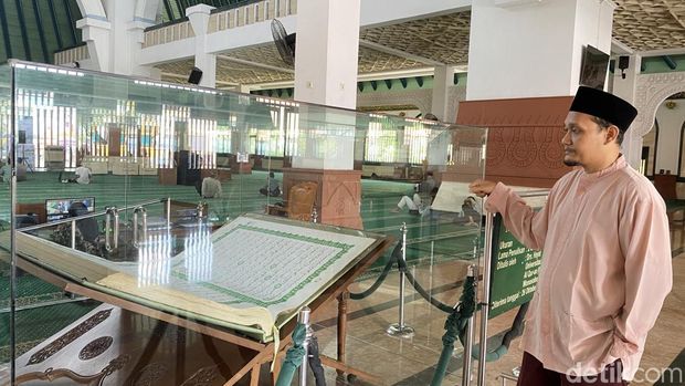 Terdapat mushaf akbar, beduk ijo Mangunsari, dan juga Menara Asmaul Husna di Masjid Agung Jawa Tengah (MAJT) Semarang. Foto diunggah Kamis (13/3/2025).