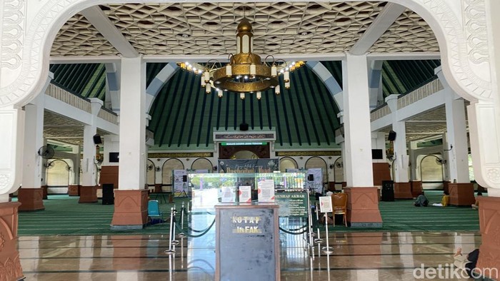 Terdapat mushaf akbar, beduk ijo Mangunsari, dan juga Menara Asmaul Husna di Masjid Agung Jawa Tengah (MAJT) Semarang. Foto diunggah Kamis (13/3/2025).