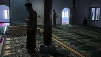 Masjid ini dibangun pada tahun 1.600-an di masa raja keempat dari Kesultanan Banten yakni Sultan Abdul Mafakhir Mahmud Abdul Kadir.  