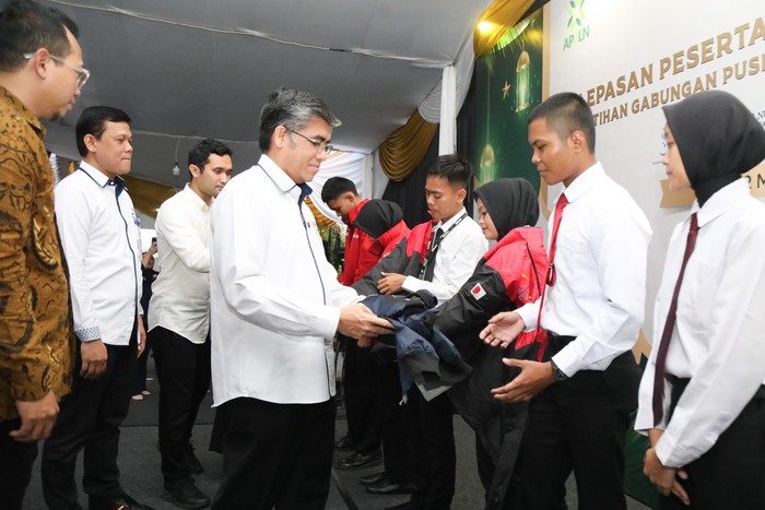 Menaker lepas 246 peserta magang ke Jepang.