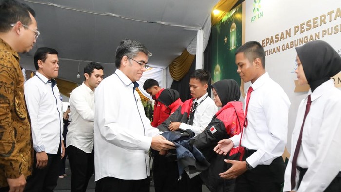 Menaker lepas 246 peserta magang ke Jepang.