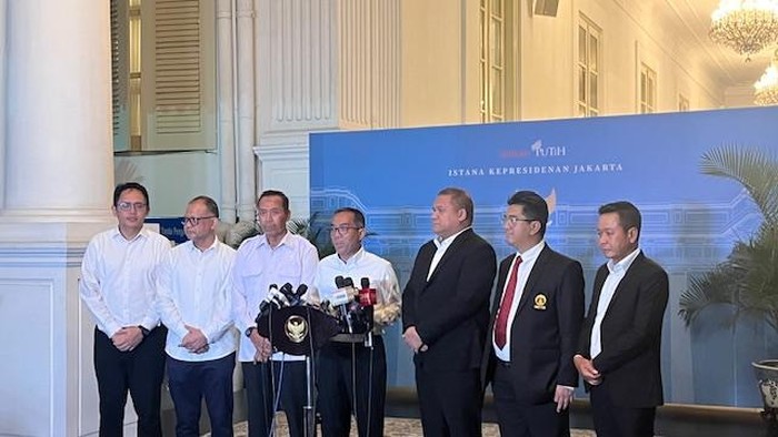 Mendiktisaintek Brian Yuliarto di Istana