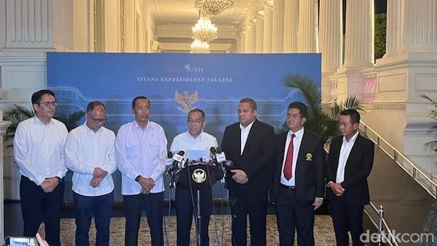 Mendiktisaintek Brian Yuliarto mengungkap hasil pertemuan Presiden Prabowo Subianto dengan rektor perguruan tinggi negeri dan swasta di Istana Negera (Eva S/detikcom)