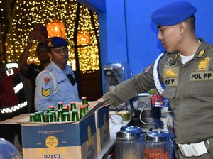 Jual Miras Selama Ramadan, 2 Restoran di Surabaya Digerebek Satpol PP
