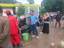 Belasan Motor Warga Merangin Mogok gegara Isi BBM Bercampur Air di SPBU