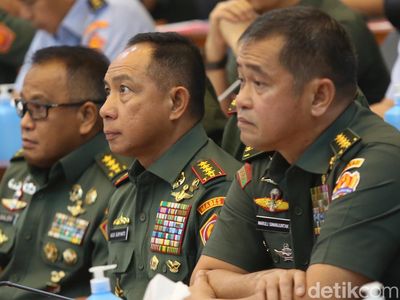 Panglima TNI-Komisi I DPR Bahas Revisi UU TNI