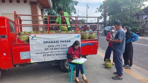 Gas LPG 3 kg yang dijual sesuai HET di Pasar Murah Disperindag Gianyar.