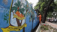 Mural memberikan ruang bagi petugas PPSU untuk mengekspresikan kreativitas mereka melalui seni visual.
