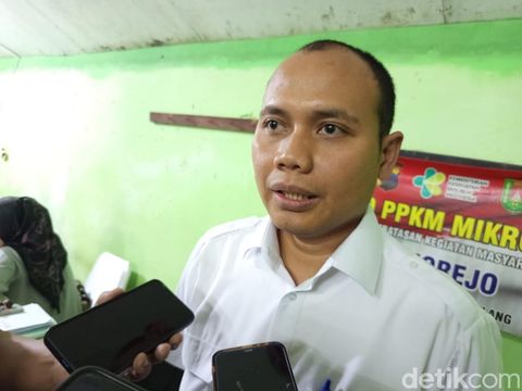 Pejabat Pembuat Komitmen (PPK) Pengadaan Tanah Jalan Tol Jogja-Bawen, Muhammad Fajri Nukman di Balai Desa Donorejo, Kecamatan Secang, Kabupaten Magelang, Kamis (13/3/2025).