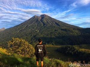 Tangga Buatan dan Rasa Aman buat Para Pendaki Rinjani