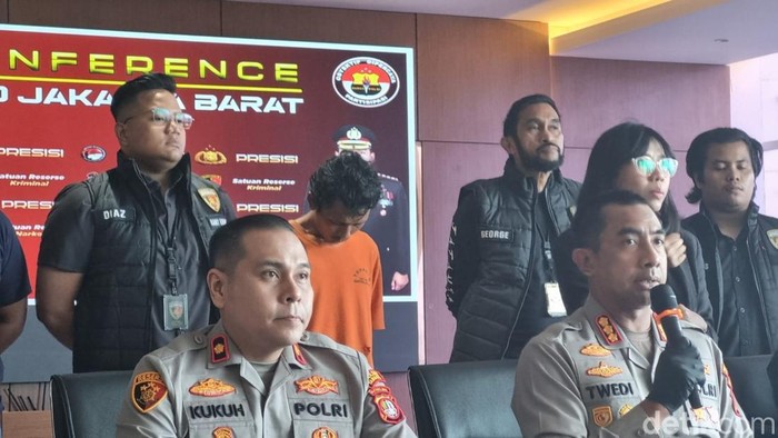 Polisi merilis kasus pembunuhan ibu dan anak dalam penampungan air di Tambora, Jakarta Barat.