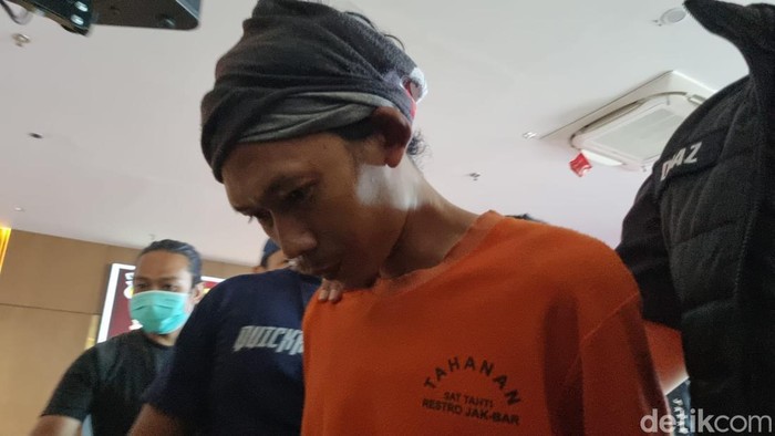 Polisi merilis kasus pembunuhan ibu dan anak dalam penampungan air di Tambora, Jakarta Barat.