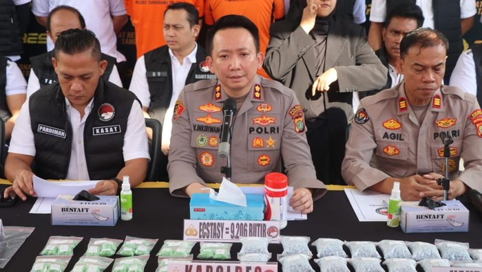 Polres Tangsel membongkar narkoba jenis sabu dan ekstasi senilai Rp 4,6 miliar. Kapolres Tangsel AKBP Victor DH Inkiriwang mengatakan narkoba itu akan diedarkan di Tangerang Raya dan Jakarta.