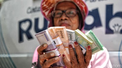 Potret Ramainya Penukaran Uang Baru di Jakarta Utara