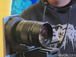 Mencoba Ponsel Konsep Realme Nan Canggih, Bisa Ganti Lensa!