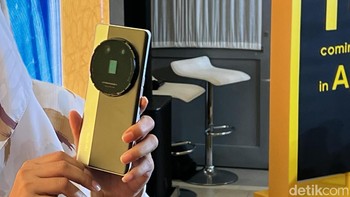 Sensor yang terpasang di bodi ponsel ini ukurannya 1 inch, sementara kamera di atasnya adalah kamera dengan lensa wide dan ultrawide. Foto: detikINET/Anggoro Suryo Jati