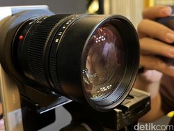 Mencoba Ponsel Konsep Realme Nan Canggih, Bisa Ganti Lensa!