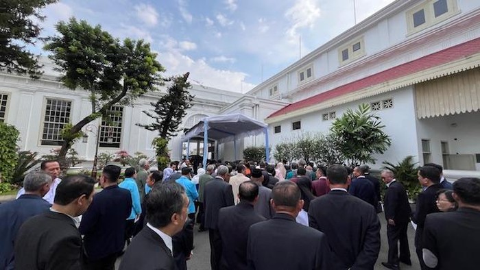 Para rektor perguruan tinggi negeri (PTN) hingga swasta (PTS) ke Istana Kepresidenan, Jakarta, Kamis (13/3/2025). Mereka akan menghadiri undangan Presiden Prabowo Subianto dalam rangka silaturahmi dan diskusi.