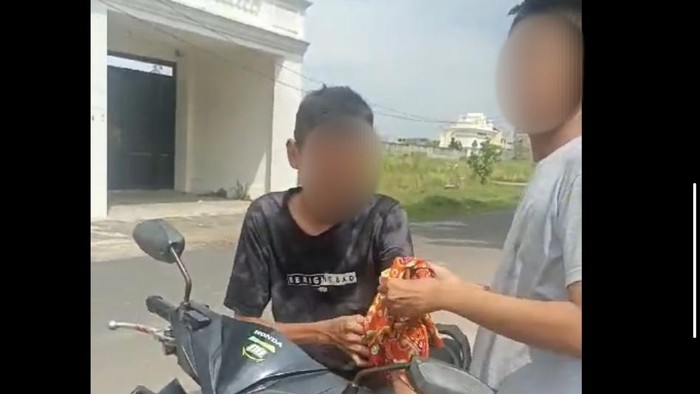Remaja jadi korban penusukan di kawasan OPI, Palembang, diduga hendak dibegal.