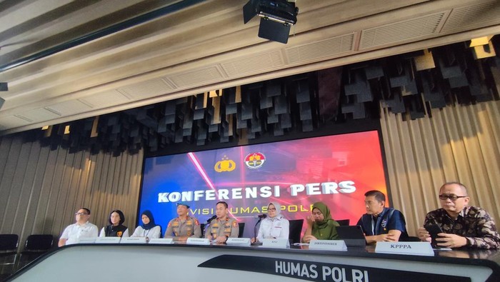 Rilis kasus Kapolres Ngada (Azhar/detikcom)