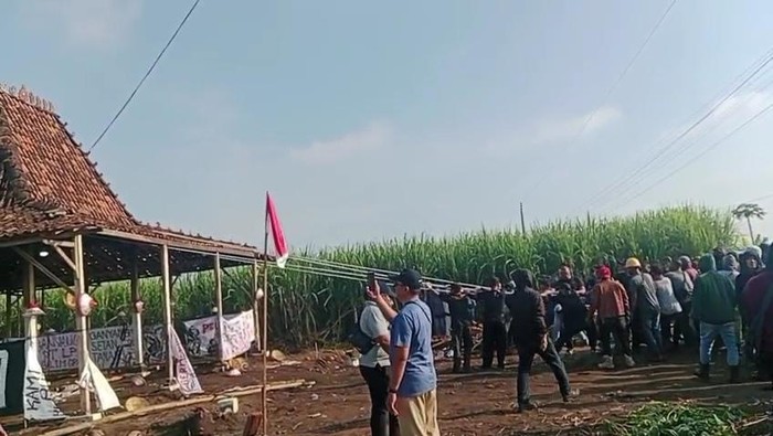 Tangkapan layar pengrusakan rumah joglo milik petani Pundenrejo Kecamatan Tayu, Kamis (13/3/2025).