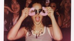 Salma Hayek dan Sabrina Carpenter Bestie Banget!