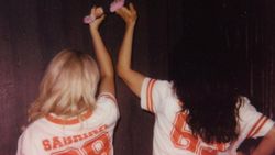 Salma Hayek dan Sabrina Carpenter Bestie Banget!