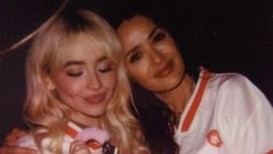Salma Hayek dan Sabrina Carpenter Bestie Banget!