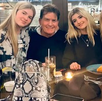 Wanita 21 tahun tersebut mengaku sering di-bully karena hidungnya. Bukan hanya itu, Sami juga merasa tidak akan secantik ibunya sebab fitur wajahnya seperti itu. Karenanya, memutuskan untuk mengambil tindakan ekstrem. Foto: Instagram