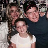 Dikatakan jika Sami tidak percaya diri dengan hidungnya yang terlalu turun dan terlalu besar, mirip seperti sang ayah. “Sejauh yang aku ingat aku dulu punya (mobil) honker di wajahku.” ujarnya. Foto: Instagram