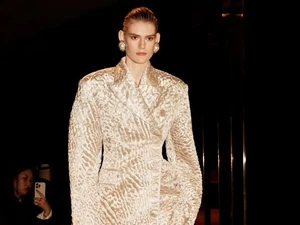 Tren Power Curve Dominasi Paris Fashion Week Fall 2025