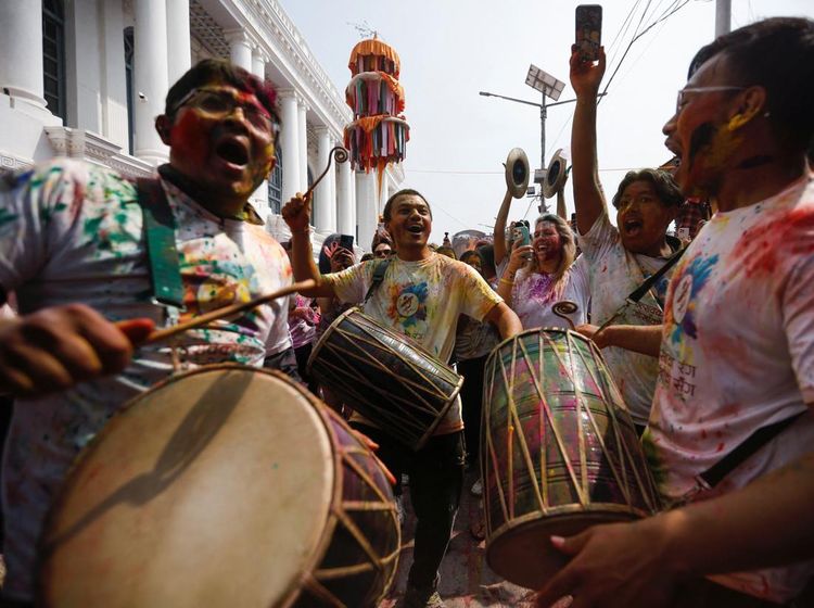 Semarak Festival Warna di Nepal