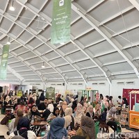 Hadir berbagai produk yang telah dikurasi dari puluhan jenama lokal ternama seperti Buttonscarves, Buttonscarves Beauty, dan Benang Jarum. Pada hari pertama, Kamis (13/3/2025), pameran ini langsung diserbu pengunjung. (Foto: Dok. Gresnia/Wolipop)