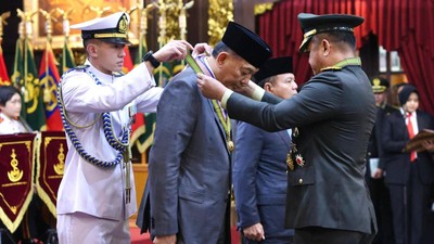 Sjafrie Terima Tanda Kehormatan Tertinggi dari TNI