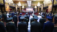 Penganugerahan tanda kehormatan ini dilakukan oleh Panglima TNI Jenderal TNI Agus Subiyanto, KSAD Jenderal TNI Maruli Simanjuntak, KSAU Marsekal TNI Mohamad Tonny Harjono, dan Wakil KSAL Laksamana Madya TNI Erwin S. 