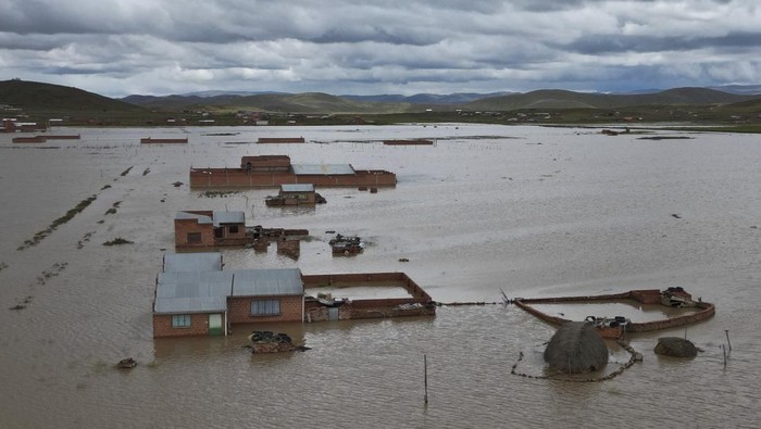 Sudah seminggu berlangsung, Bolivia masih dilanda banjir yang disebabkan oleh luapan sungai. Ini penampakannya.
